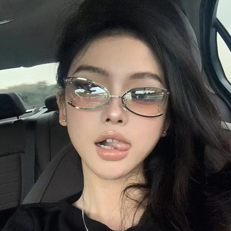 نظارات شمسية نسائية فاخرة باطار معدني مربع