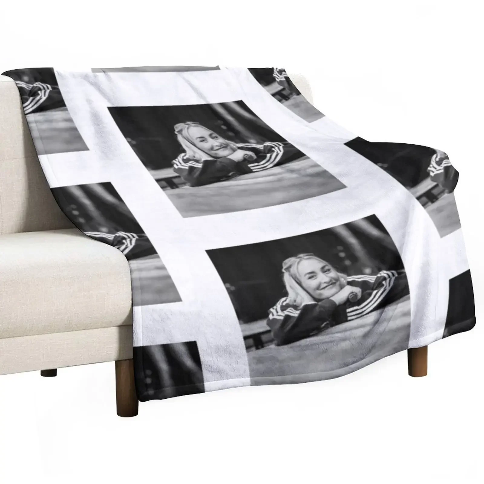 

Sarah Connor Throw Blanket Tourist Flannel Bed Blankets