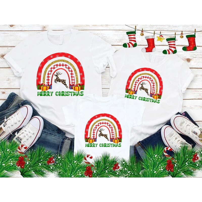 Camiseta navideña con estampado de alce arcoíris, bonita camiseta familiar, camiseta básica de invierno, ropa gráfica a juego, ropa de Navidad para Año Nuevo