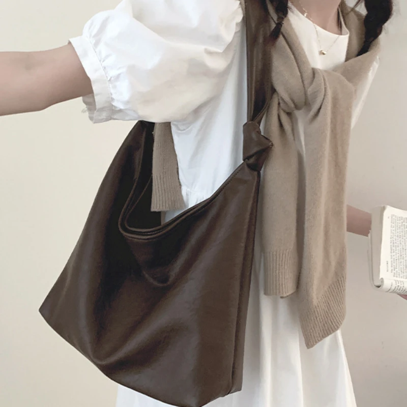 

Versatile Casual Shoulder Bag Large Capacity Vintage Sense Fashionable Underarm Bag Niche Design High Quality Women Crescent Bag