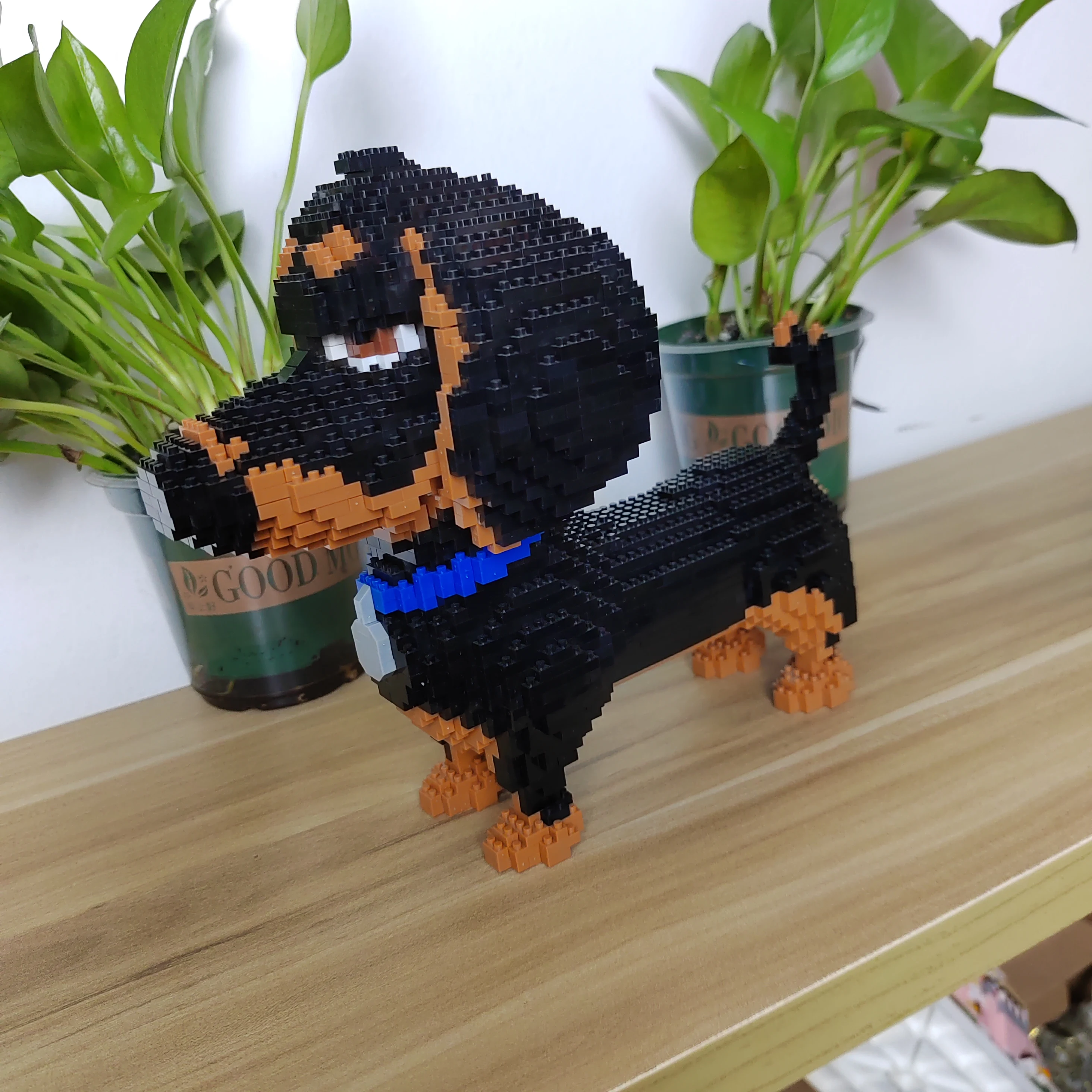 KNEW BUILT Dachshund Dog Model Micro Mini Building Blocks Set Educational Recreation Toys Pet Lover Gift Decoration Bricks 3