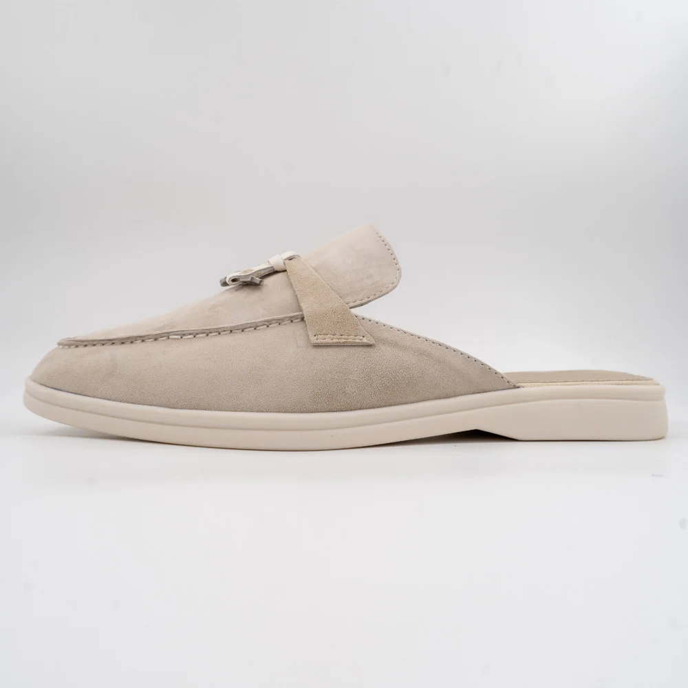 Рисунок 2 - Замшевые лоферы с бахромой и застежкой