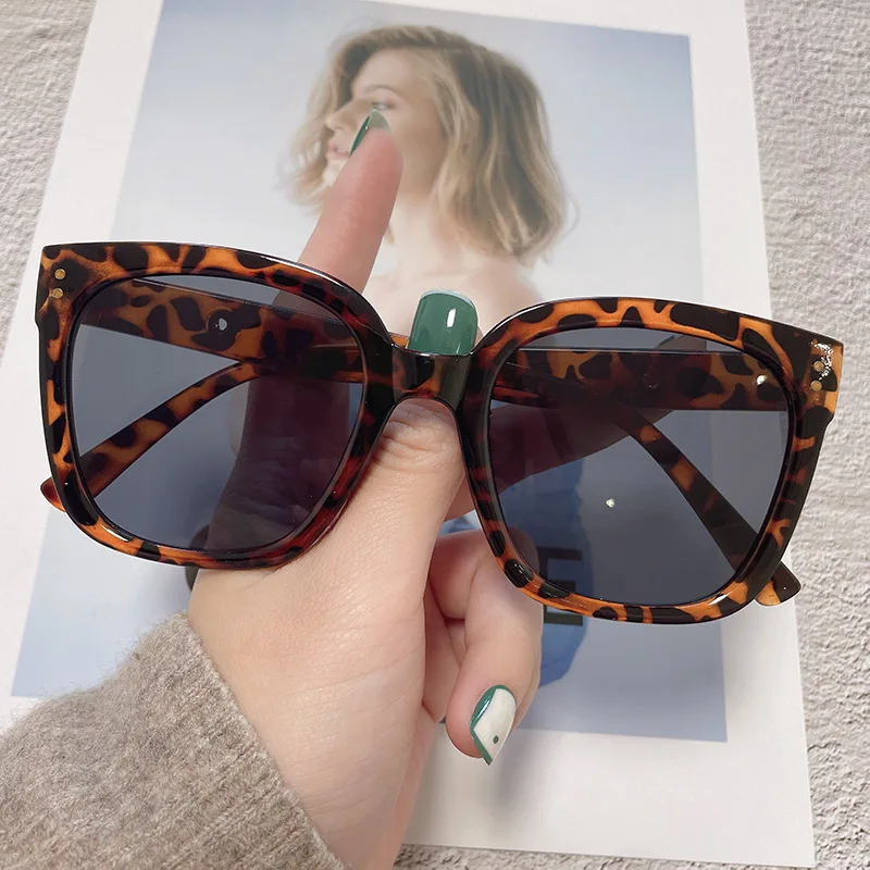 Oversize Square Sunglasses For Women Retro Gradient Black Frame_voghion.com