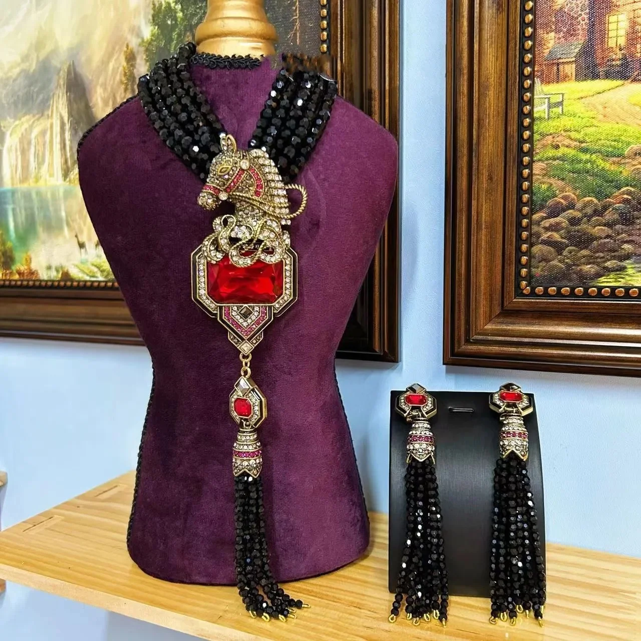 

Vintage Steed Animal Glass Ruby Earrings and Necklace High-End Set