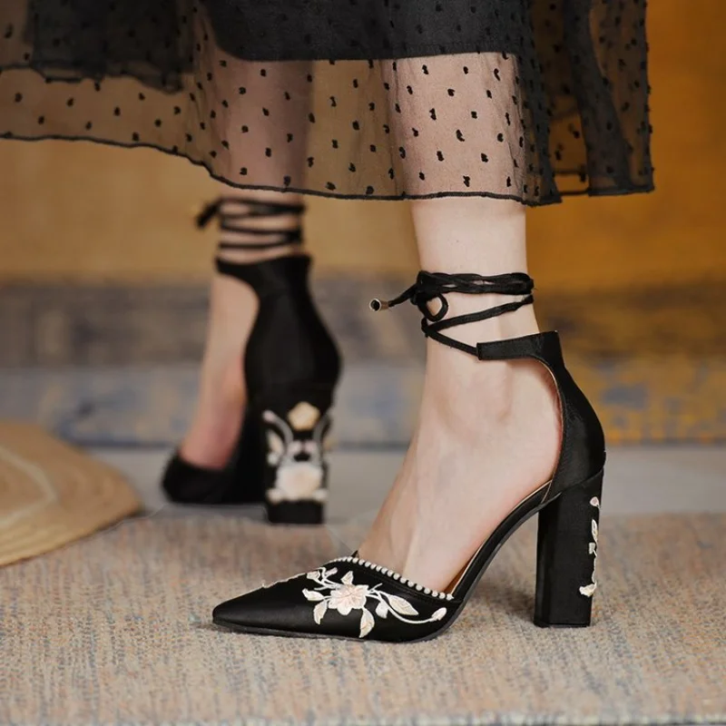 

Designer Women's Shoes 2023 Summer Pointed Toe Women's Pumps Fashion Embroidered Ladies High Heels Elegant Dress Shoes Zapatos