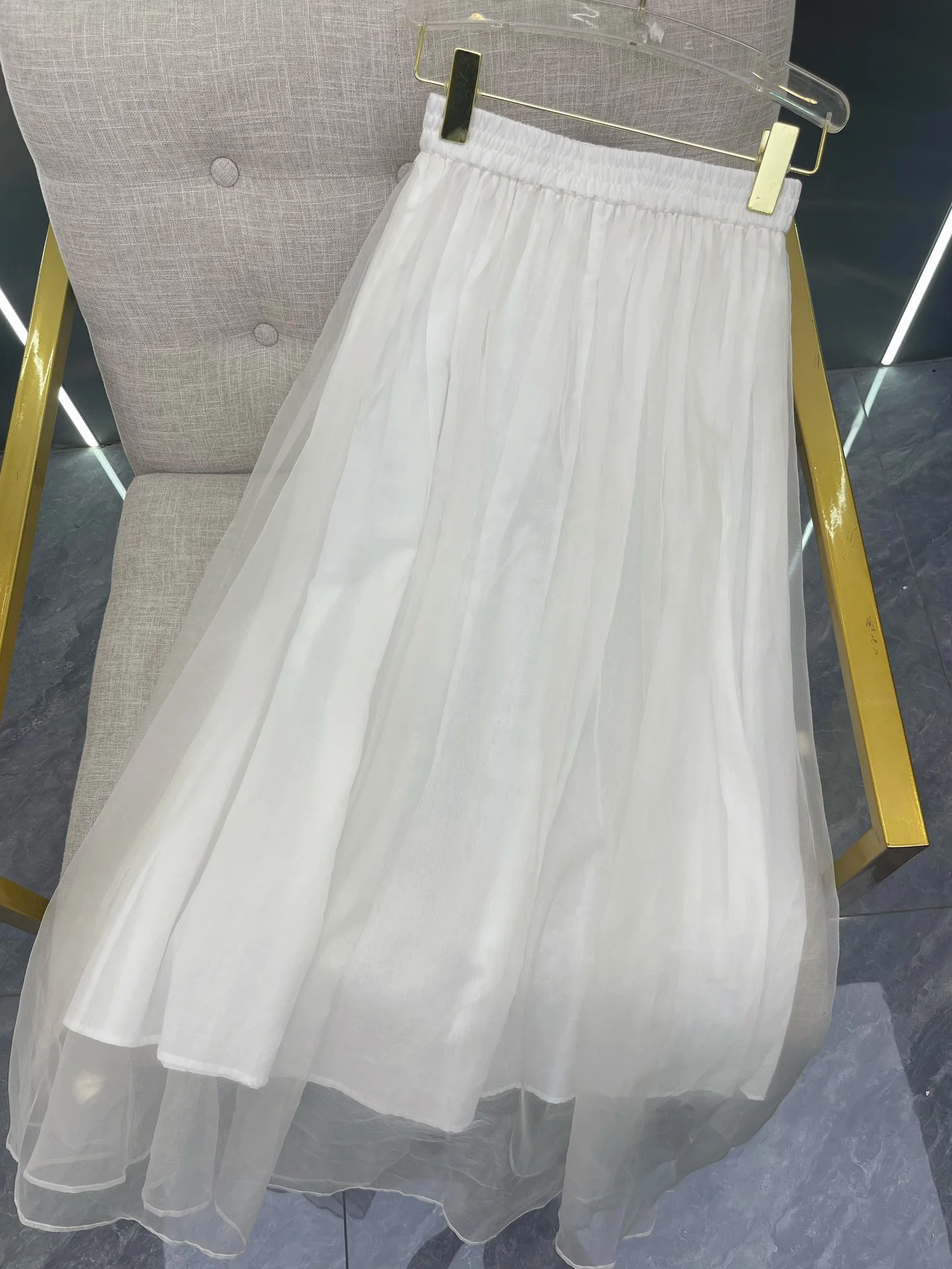 

2023 High-waisted elastic silk organza half skirt flowing upper body simple atmosphere