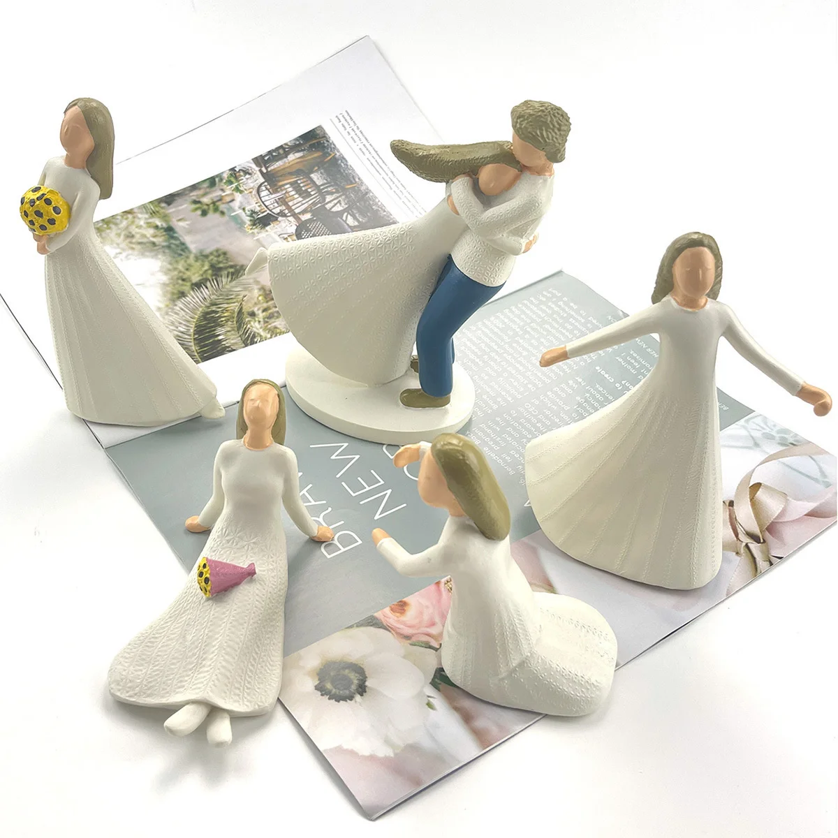 

New Dancing Girl Dance Couple Resin Decoration Girl Home Warm Sisters Creative Gift
