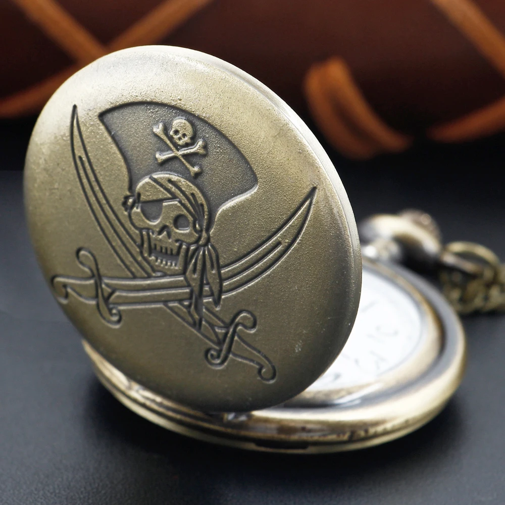 

Classic Bronze Skull Pirate Captain Logo Quartz Pocket Watch Steampunk Vintage Necklace Pendant Fob Chain Clock Men's Gift