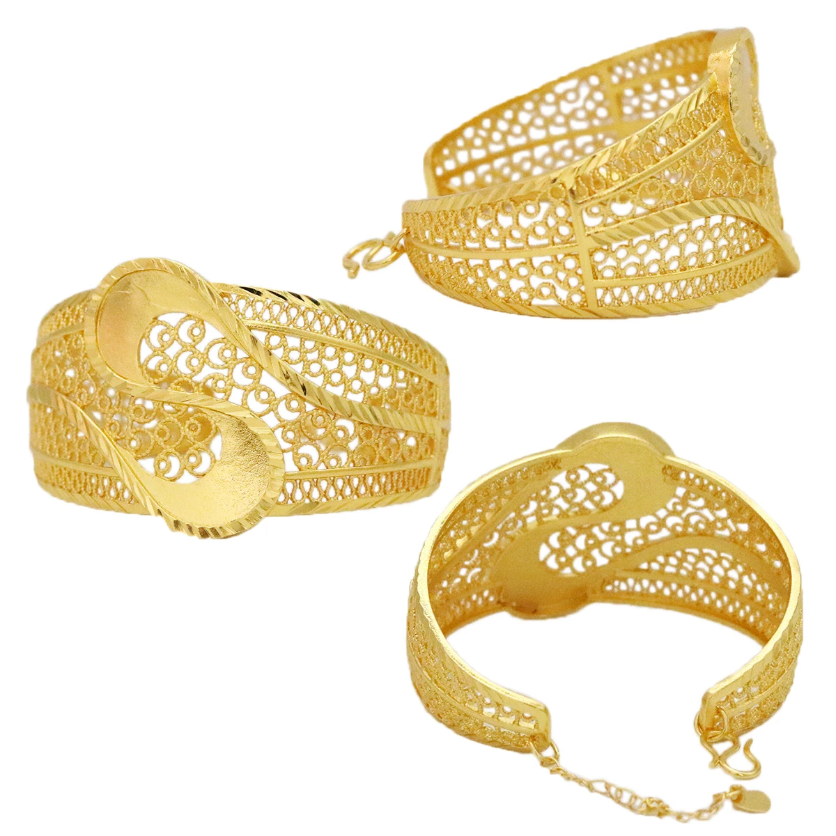 Gurhan Men's Hammered 24K Yellow Gold Cuban Chain Bracelet | Neiman Marcus