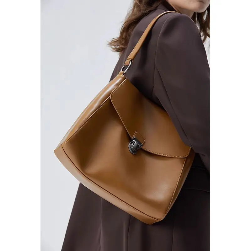 

Single Shoulder Tote Bag for Women's 2023 New High Quality Small Market, Large Capacity Versatile Underarm Bag