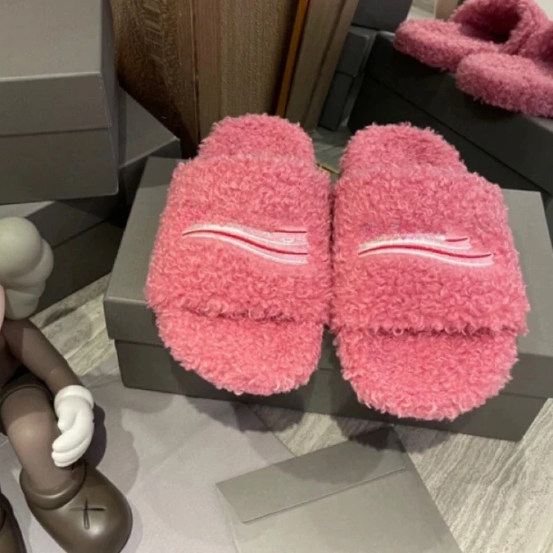 2024 European and American autumn and winter new ladies flat shoes, fashionable outerwear fluffy slippers