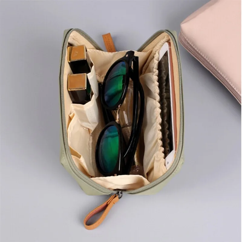 

Simple Travel Makeup Pouch New Cosmetic Bag Ladies Makeup Organizer Toiletry Bag Travel Cosmetics Bag