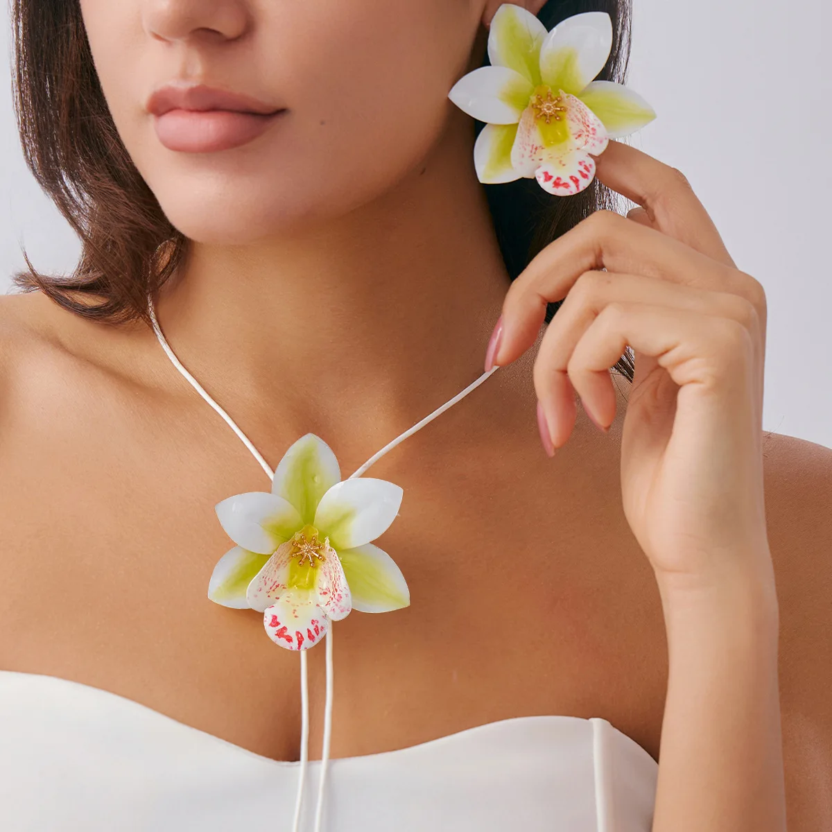 3D Stereoscopic Simulation Flower Necklace Personality Long Wax Thread Sexy Clavicle Choker Multicolour Lily Petal Charm Jewelry