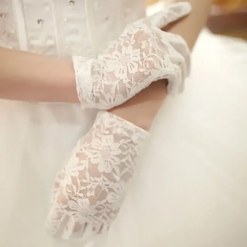 Elegant Women Lace Wrist Length Wedding Bridal Gloves Brides Accessories Bridesmaid Finger Gloves