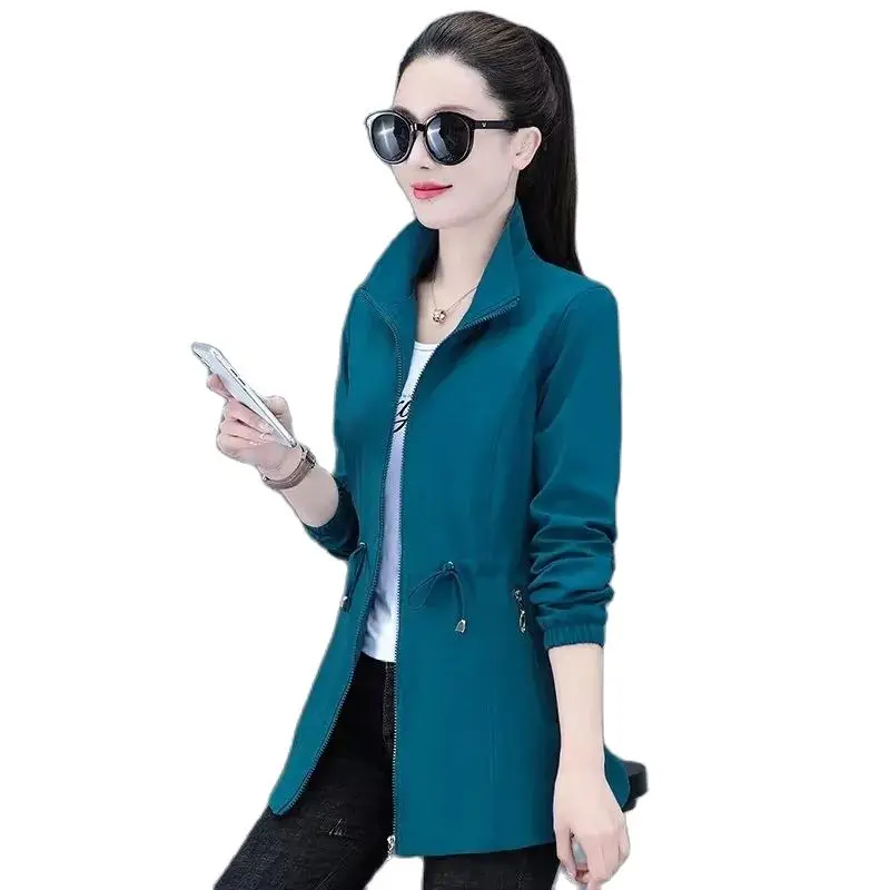 Ветровка женская в стиле ранней весны