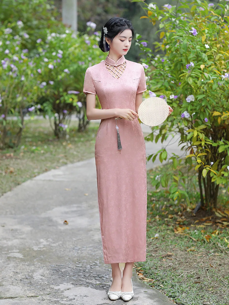 

FZSLCYIYI Traditional Mandarin Collar Short Sleeve Heart-Shaped Hollow Out Jacquard Satin Long Qipao Ladies Wedding Cheongsam