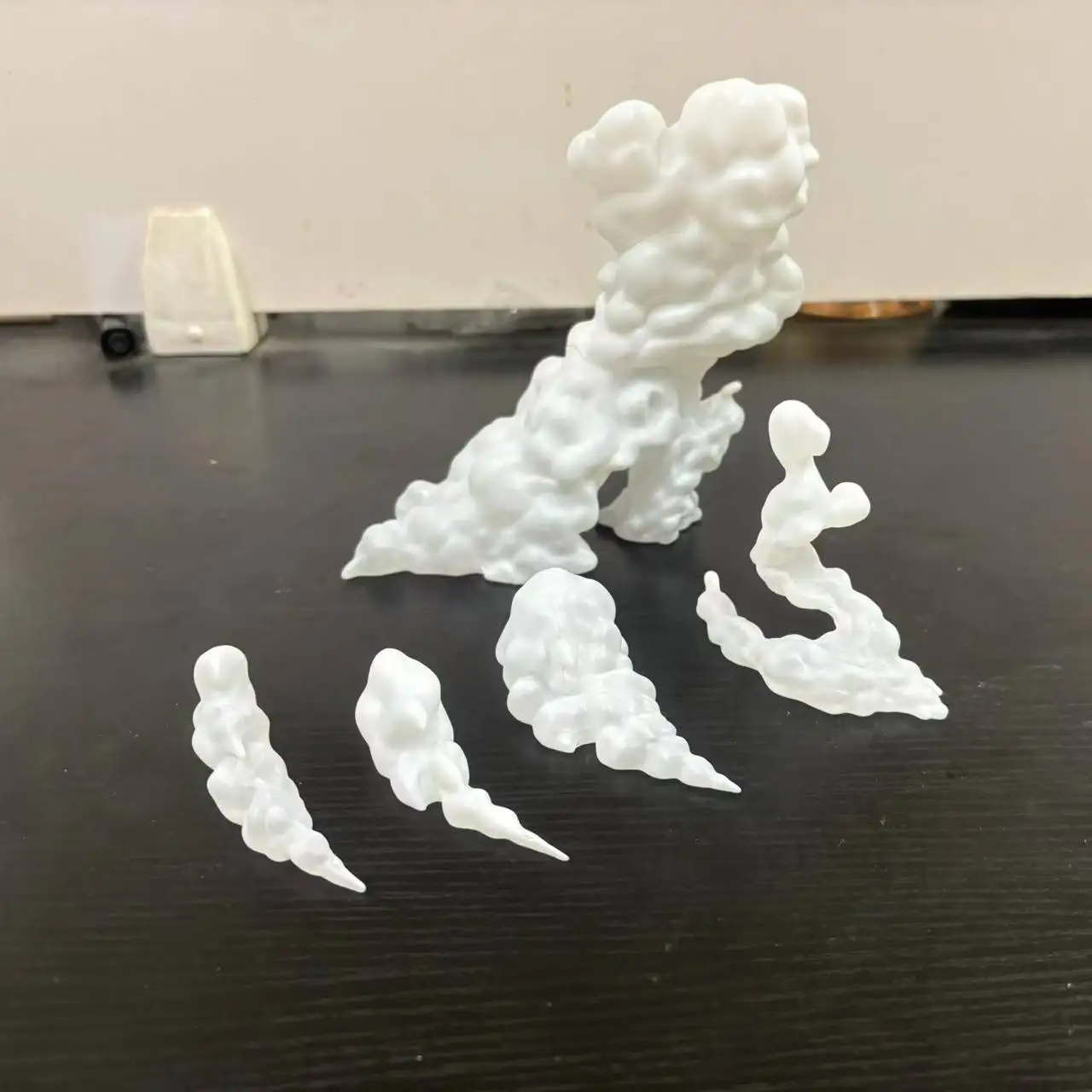 مجسم شخصية أنيمي أكشن دخان أبيض