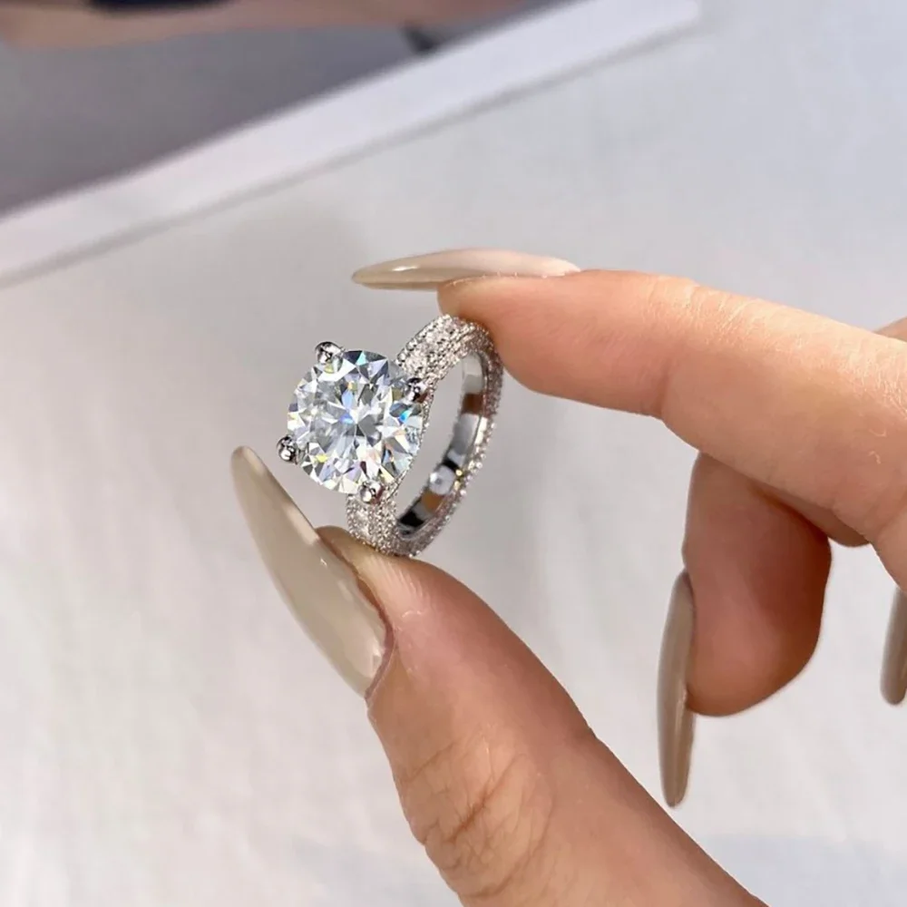 高級 5ct モアッサナイト婚約指輪女性のためのラウンドカット