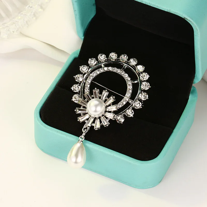 

SimpleWomen's Trendy Flower Brooch Korean Style Rhinestone Inlaid