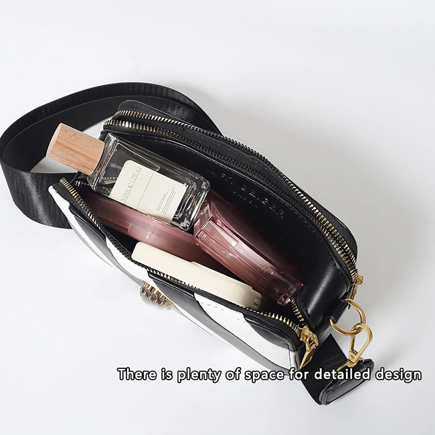 Women's K-G Heart Shaped Black White Stitching Fashion Chain Bag Shoulder Bag Crossbody PU Leather Ladies CrossBody Handbag