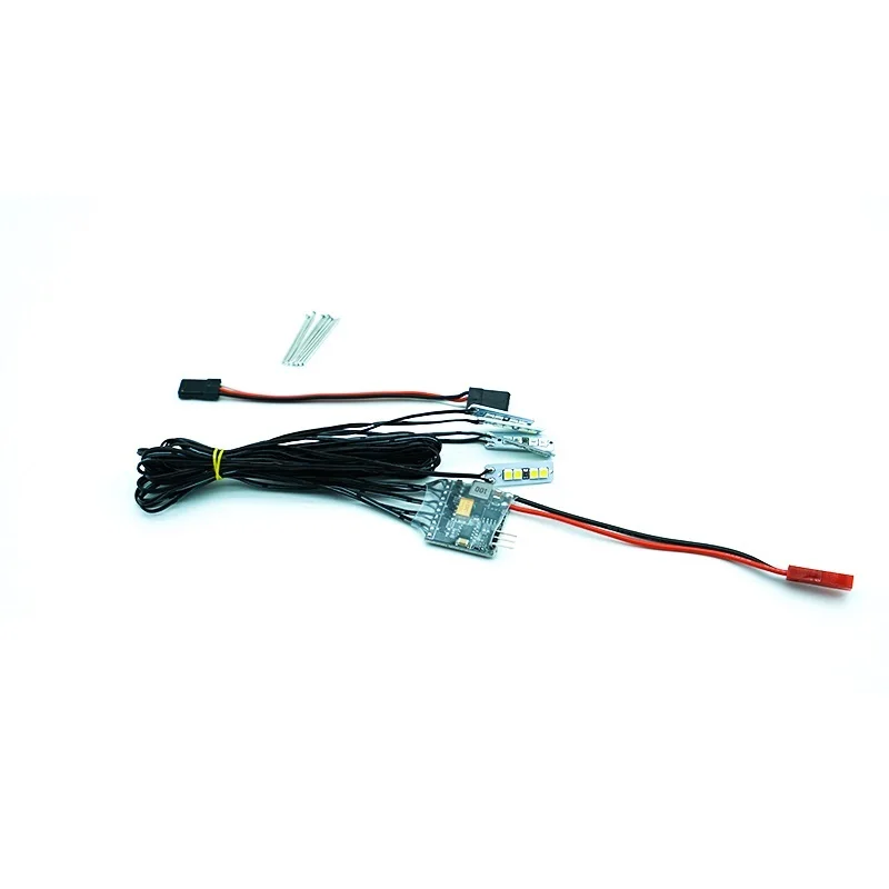 Connecteur JST et contrôleur du kit LED 80cm, prêt à être branché sur le récepteur de l'avion RC.
