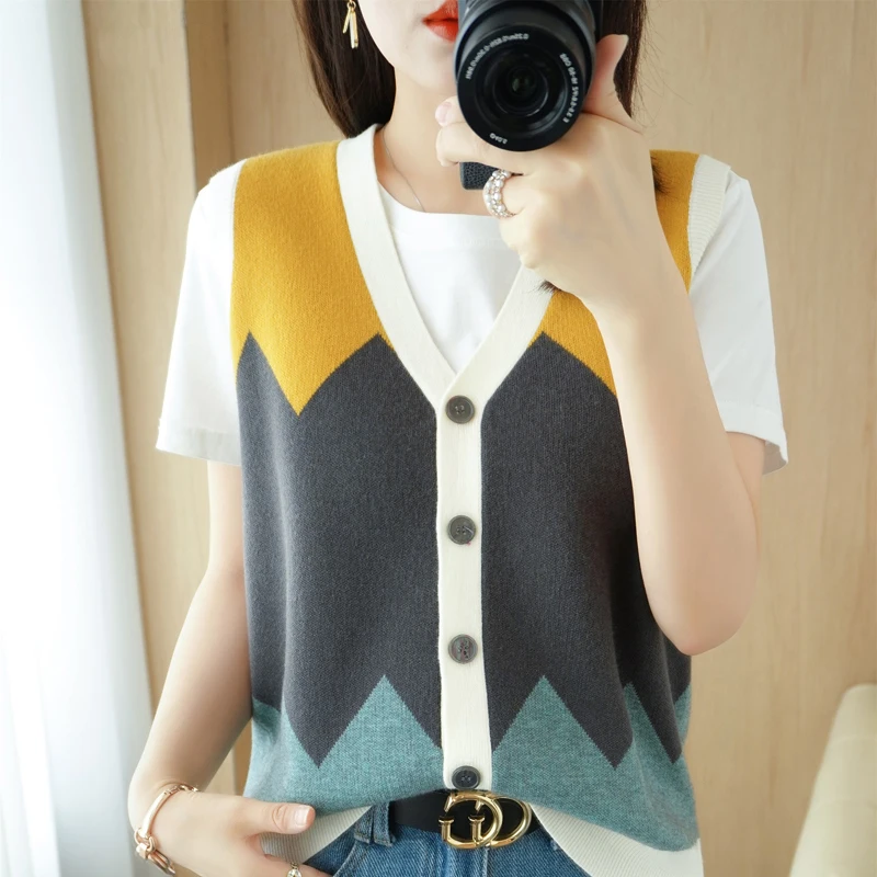 

2023 New Spring and Autumn and Winter Fashion Simple V-neck Panel Contrast Checker Print Ethnic Style Horse Jacket Knit Tank Top