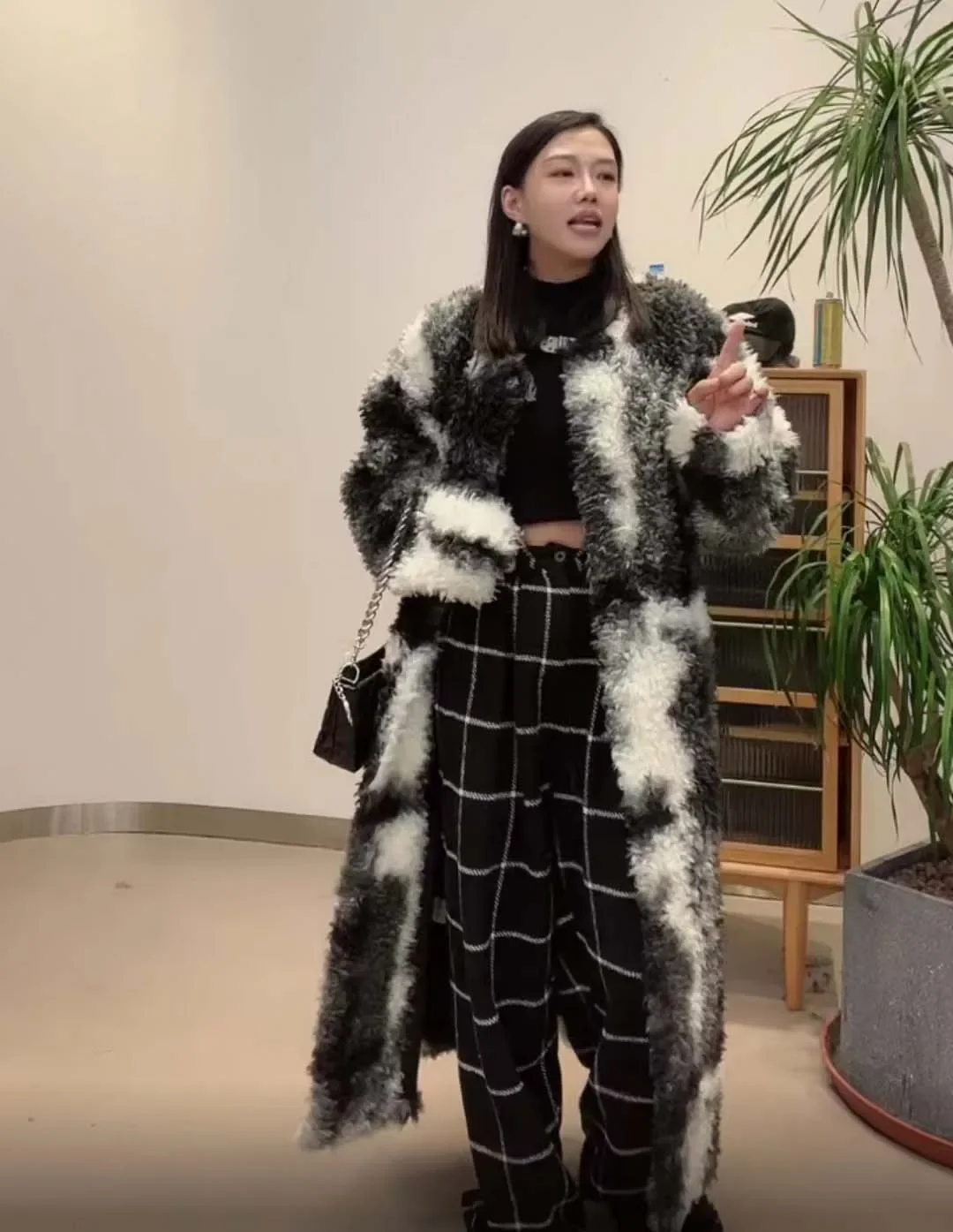 Korean Style Round Neck Long Sleeve Women's Long Faux Fur Coat 2022 Winter Commute Style Fashion Tie-Dyed Loose Faux Fur Coat