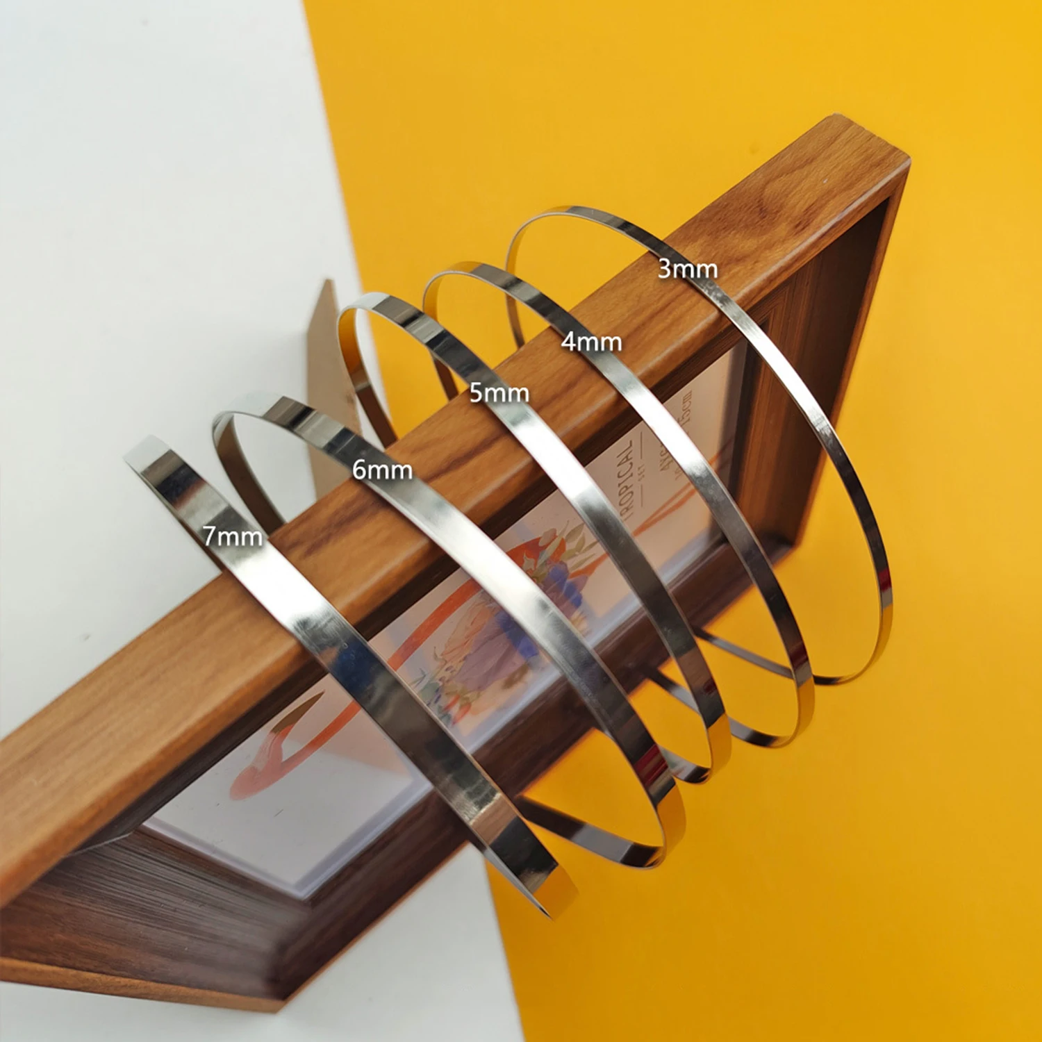 Рисунок 2 - Женская металлическая лента для волос