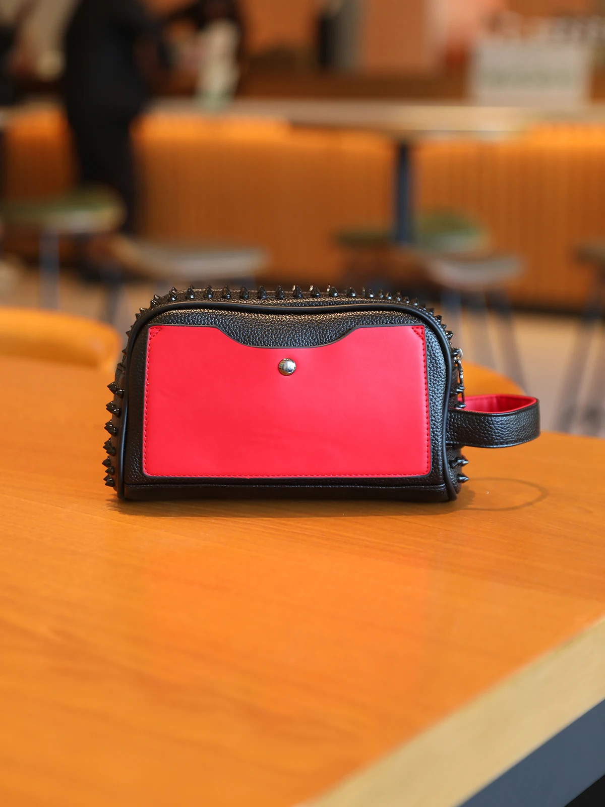 Stylish PU Leather Handbag for Women & Men, Lightweight Zipper Phone Bag, Casual Rivet Decorated Evening Party Clutch
