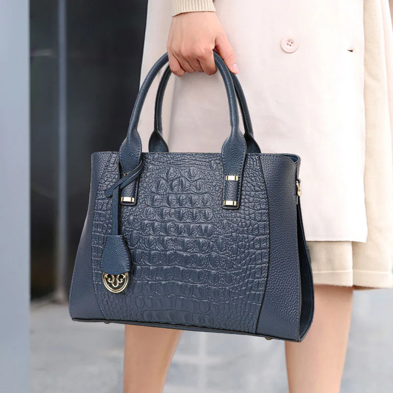 

New Crocodile Pattern Women's Handbag 2024 Fashion Versatile Large Capacity Commuting Cowhide Shoulder Bag