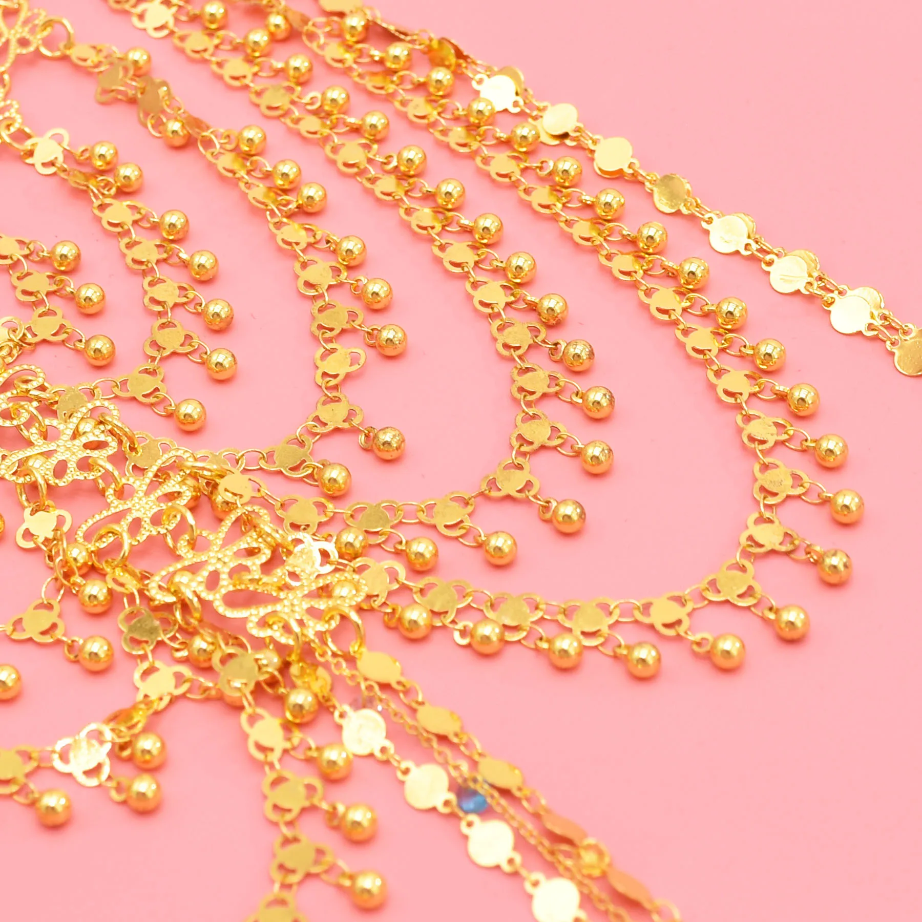 غطاء شعر ذهبي متعدد الطبقات بتصميم متدلٍ فاخر