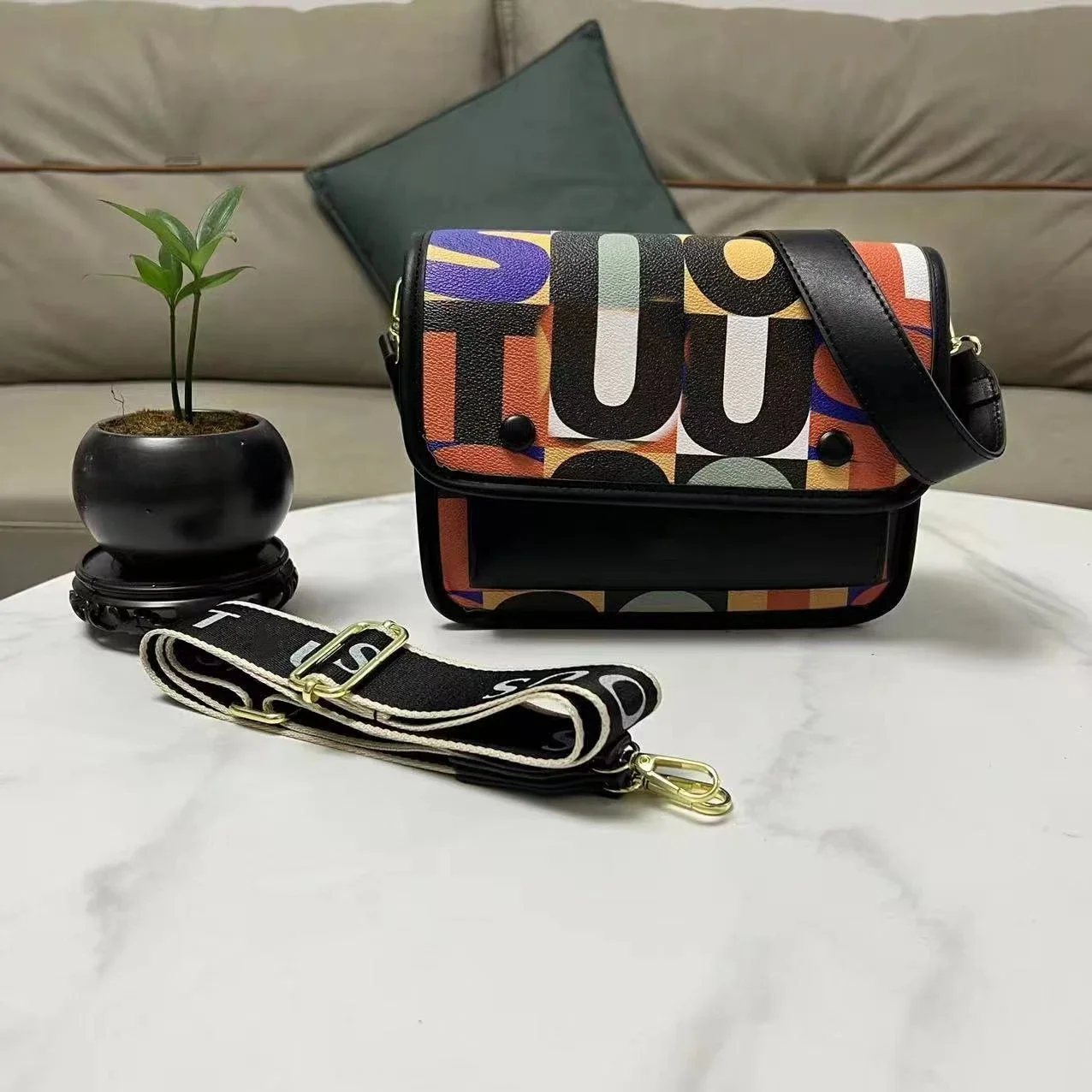 

Women's Bag New Designer Crossbody Bags PU Leather Trend Letter Small Square Bag Fashionable Handheld Shoulder Bags for Ladies