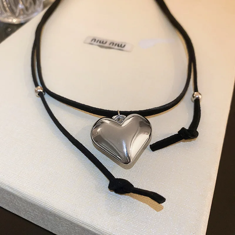 

Hip Hop Black Leather Love Necklace Niche Adjustable Clavicle Chain Necklace Women