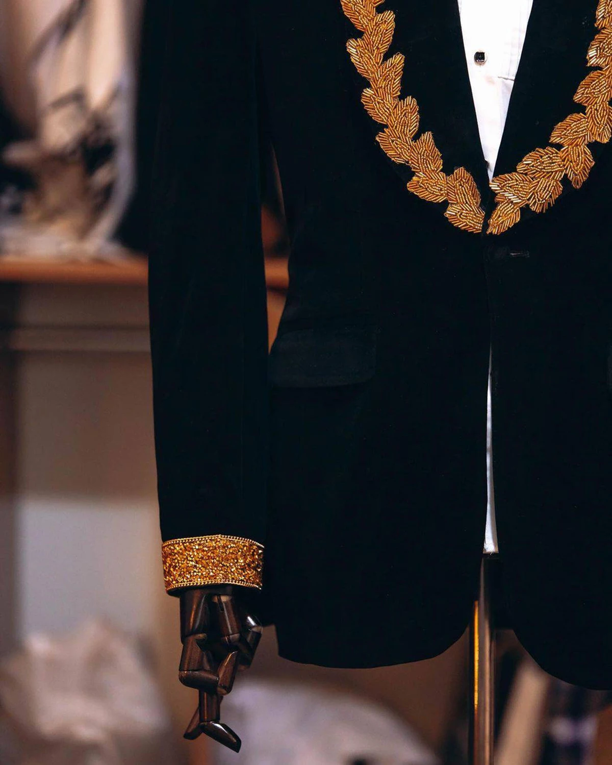 Black Velvet Men Suits Tailor-Made One Piece Blazer One Button Gold Leaves Appliques Tuxedo Business Wedding Plus Size Tailored