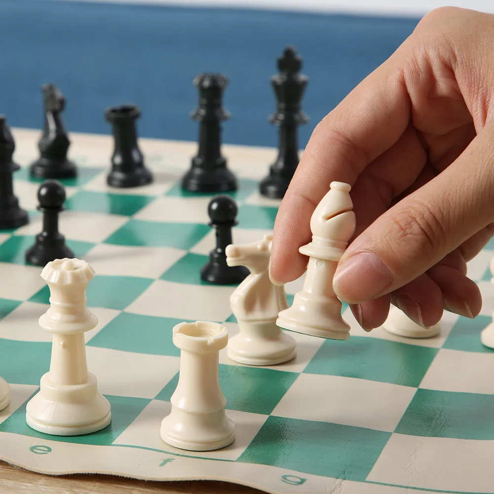 Рисунок 5 - Портативный пластиковый набор шахматных фигур