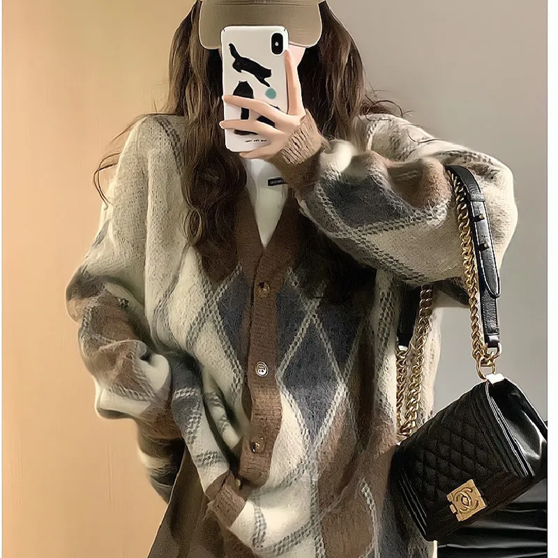 

XUAN Phd Retro Rhombic Sweater Coat Women's Autumn and Winter 2023 Design Sense Niche Lazy Soft Waxy Knit Cardigan Top Cardigan