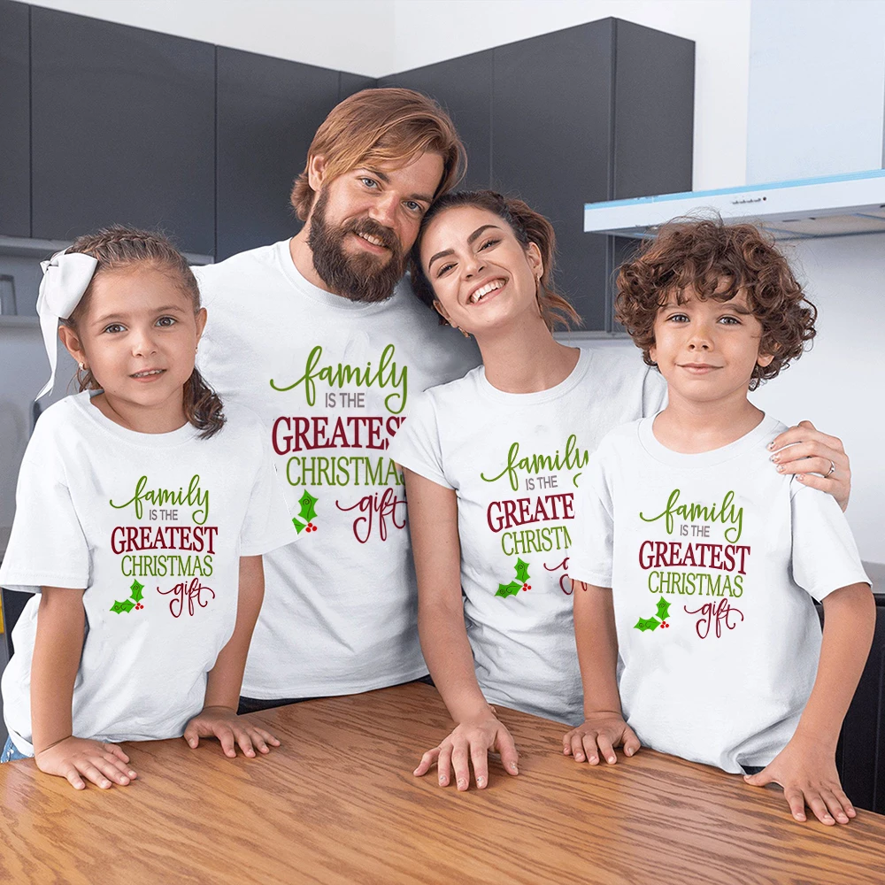 thumbnail image 2 of 1 pieza La familia es el mejor regalo de Navidad Camiseta blanca a juego para la familia Mamá Papá Niños Camisetas para niños Fiesta de Navidad Ropa Harajuku, 2 of 5