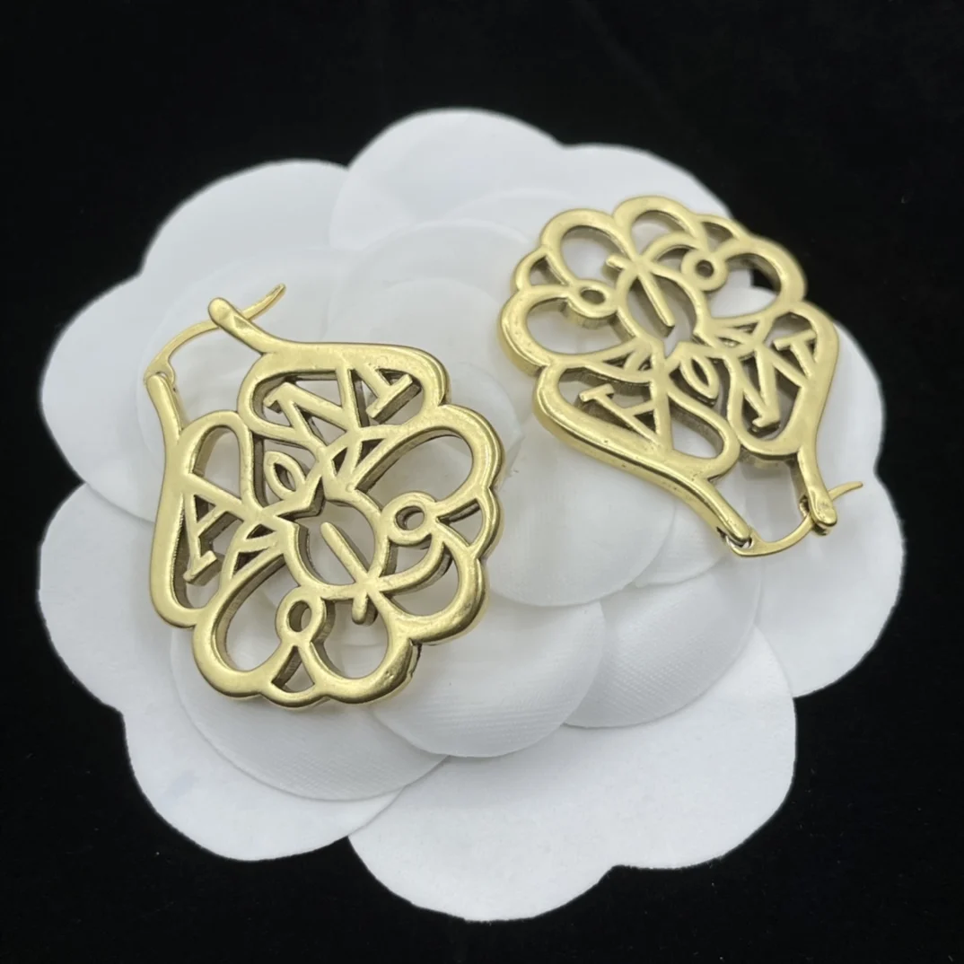 

European and American fashion retro irregular large earrings