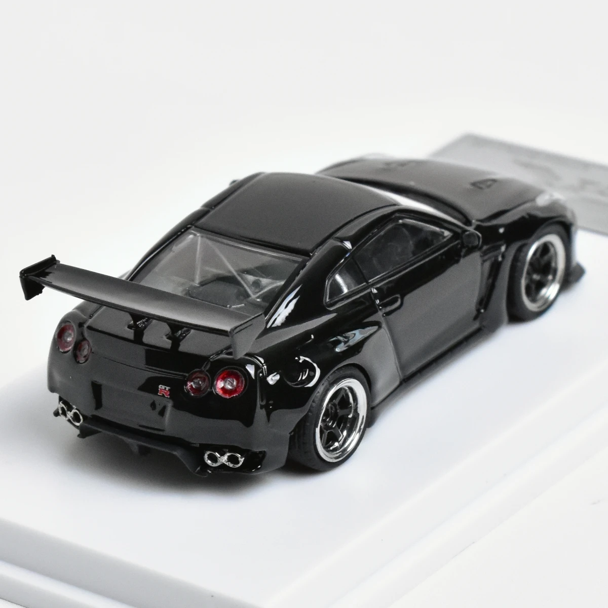 Flame 1:64 GTR R35 Diecast Model Car 2