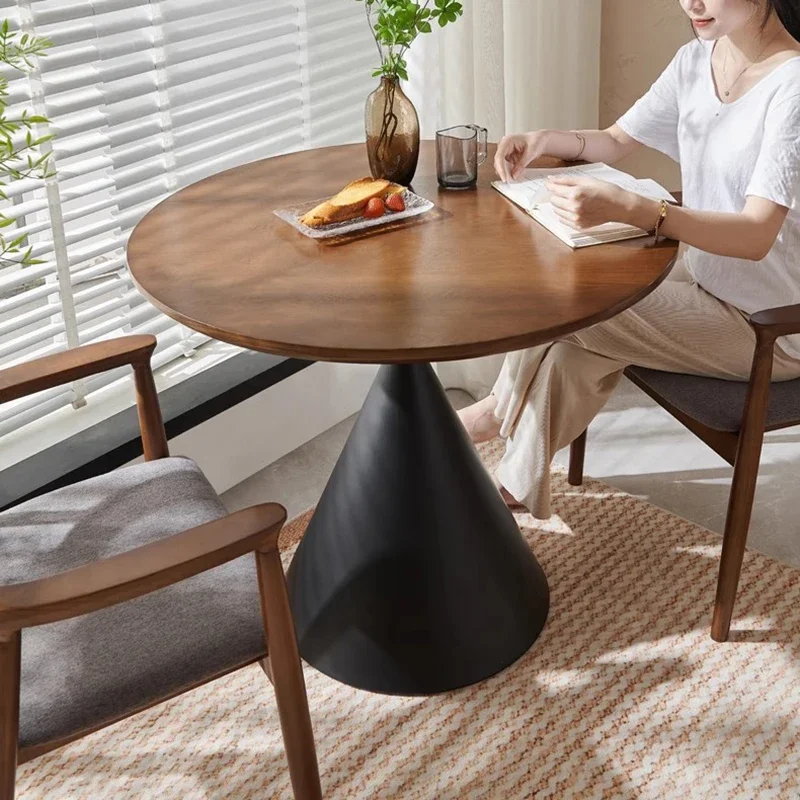 Рисунок 3 - Минималистский дизайнерский стенд