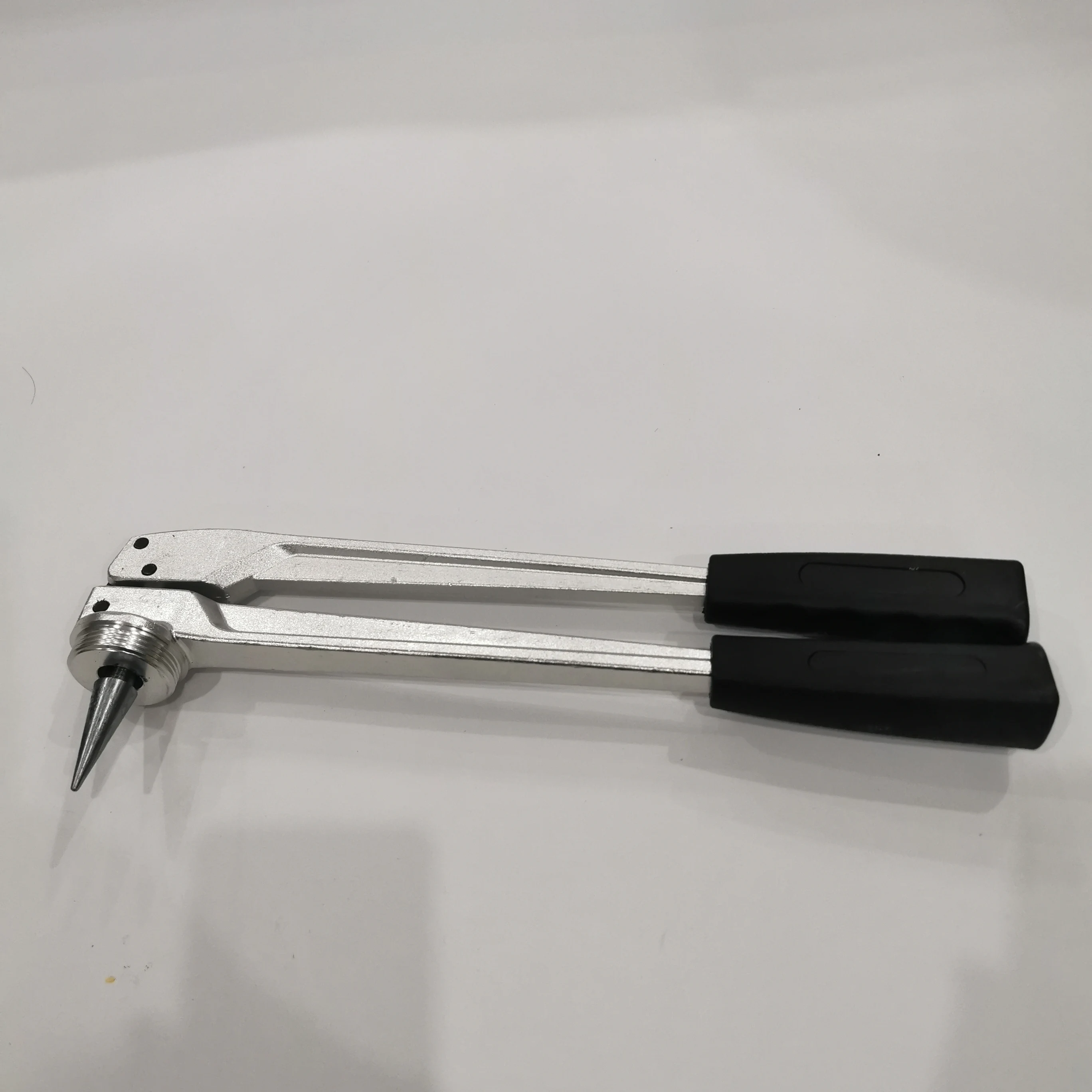 PEX1632 Clamping Tool | Plumbing Crimping Tool for 16–32mm Rehau System Pipe Fittings detail image 4