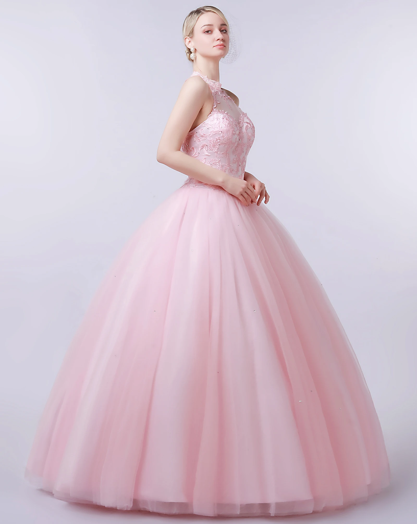 CharmingBridal Beaded Sweet 16 Dresses Puffy Halter Neck Prom Graduation Ball Gown Quinceanera Dress Vestido De Quincea&ntilde;era