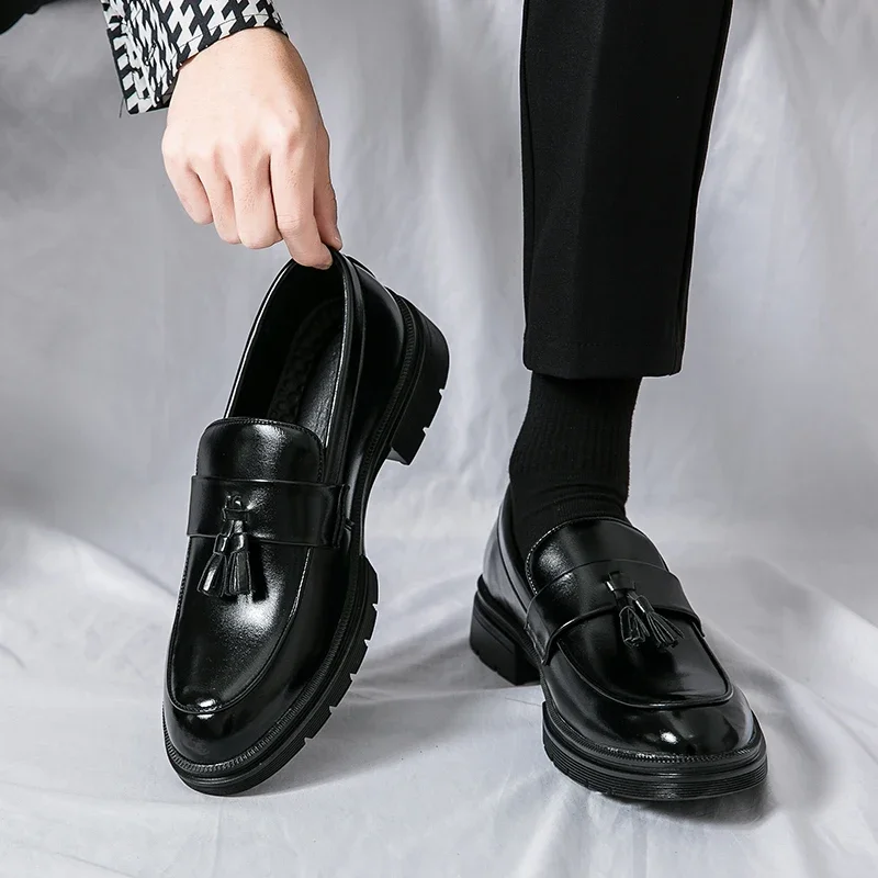 Loafers Men PU Tassel Decoration Low Heel Solid Color Business Dress Shoes Comfortable Fashion Classic Men Single Shoes