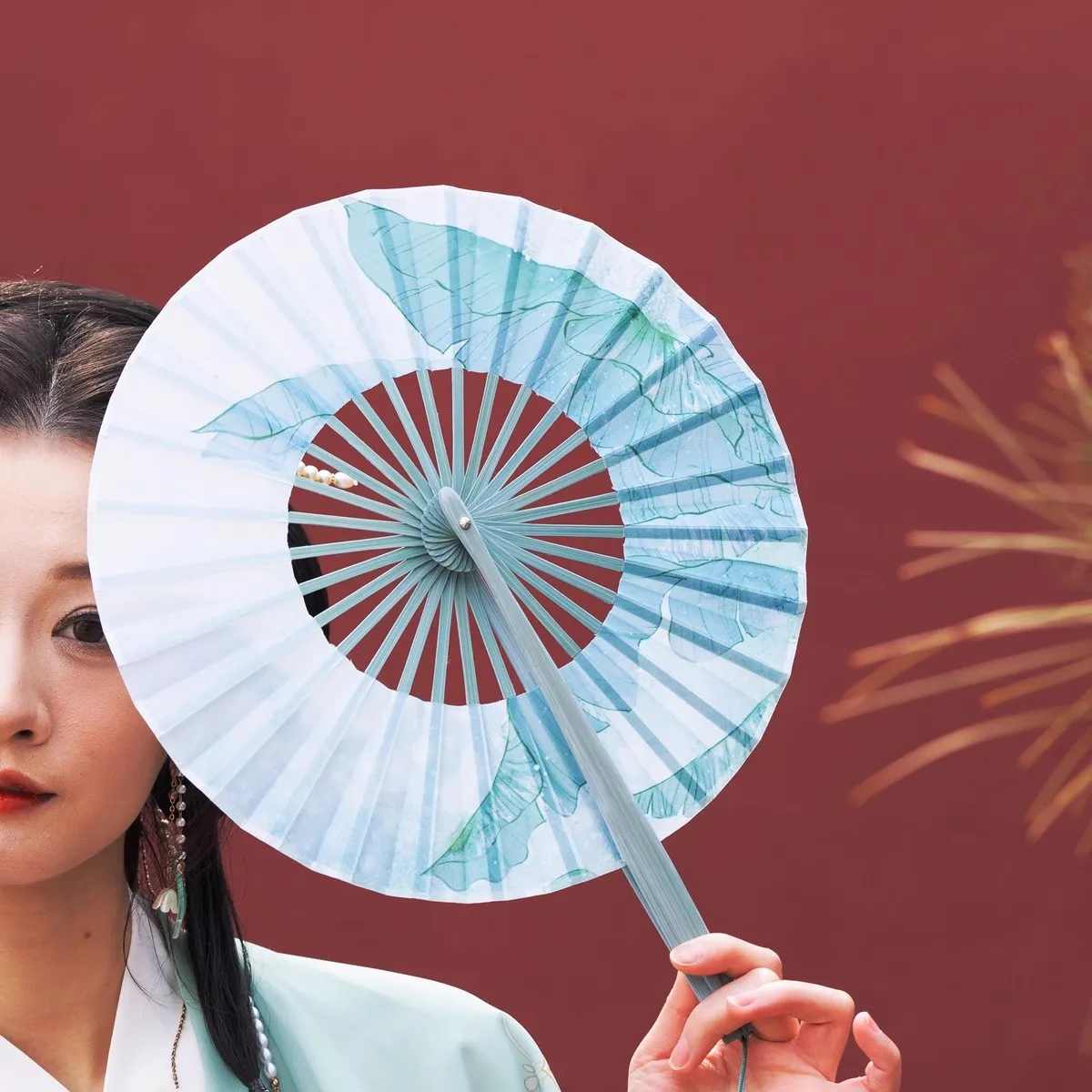Bamboo Round Hand Fan 'Rain Hits Banana Leaf' Chinese Vintage Fan for Women Hanfu Qipao Dance Performance Oriental Elegant
