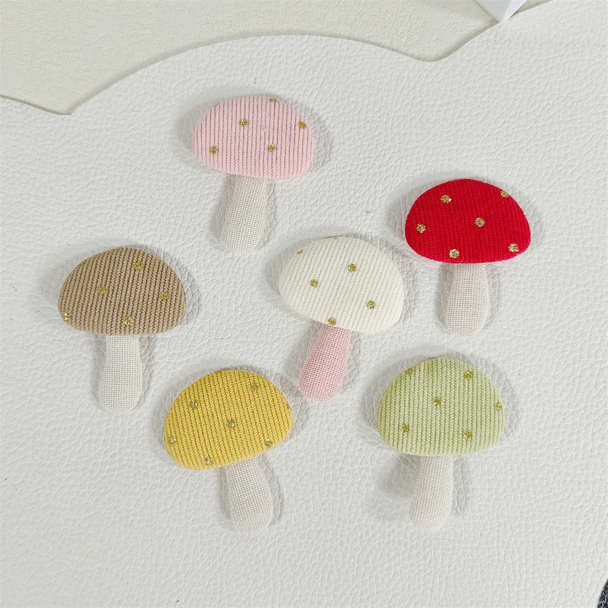 봉제 원단 아트 귀여운 작은 신선한 버섯 액세서리, DIY 헤어 액세서리 가방, 의류 신발 양말 모자 장식 액세서리, 15 개