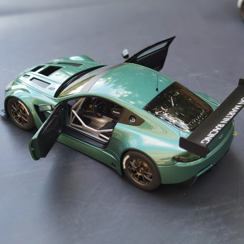 AUTOART 1:18 Aston Martin VANTAGE V12 GT3 Sports car Model