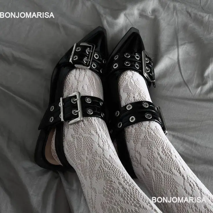 Рисунок 3 - Туфли BONJOMARISA на плоской подошве с острым носком