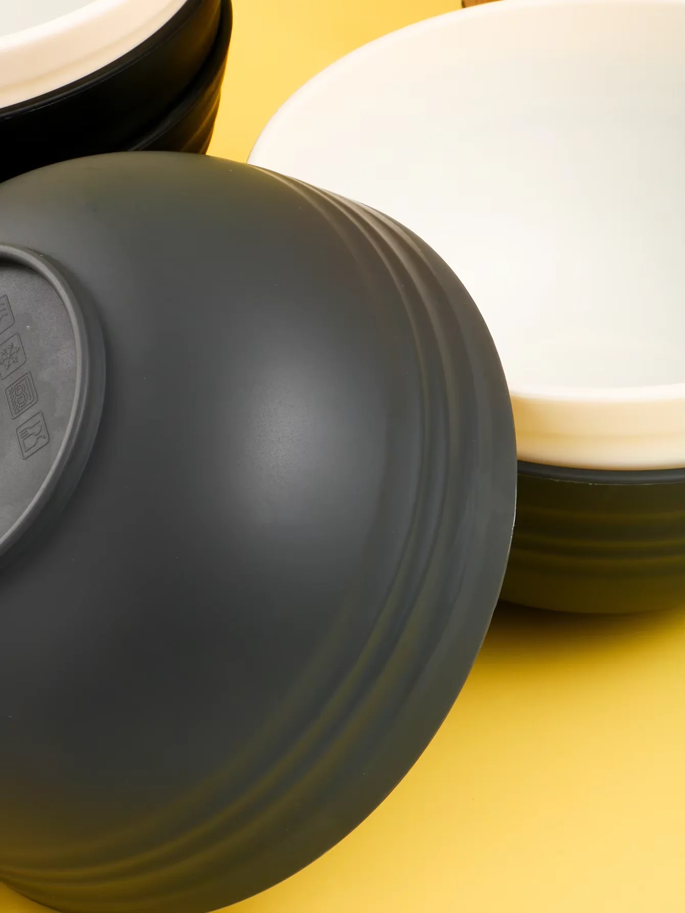 Ensemble de 4/6/8 bols en plastique noir, pour salade de fruits, nouilles instantanées, adapté aux pique-niques et aux fêtes.
