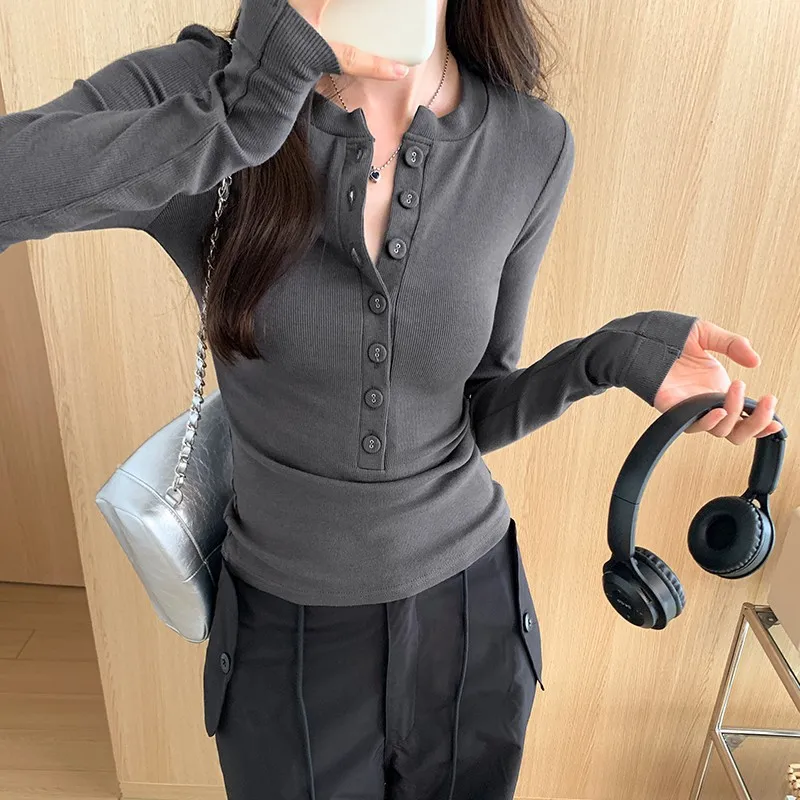 thumbnail image 1 of Camisetas de mujer de manga larga con botones y cuello redondo, camisetas de otoño, estilo japonés, suaves, sexys y elegantes, ropa básica para vacaciones., 1 of 5