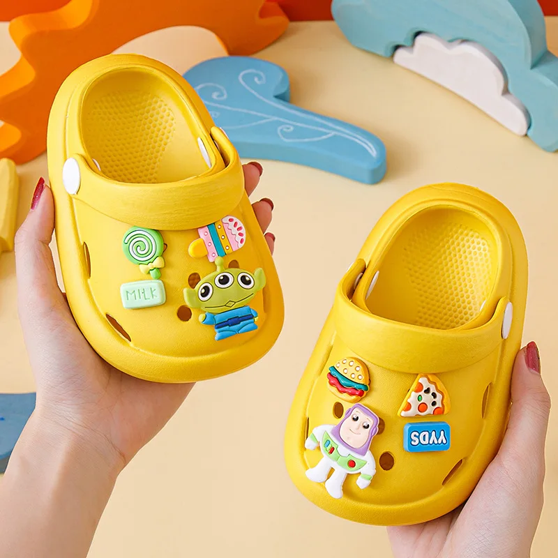 

Hot children's slippers baby items Summer new anti-skid cartoon hole shoes Sneakers home beach shoes Baotou sandals for baby